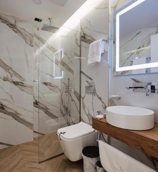 Четырехместный Номер Стандарт с Балконом, Duka S