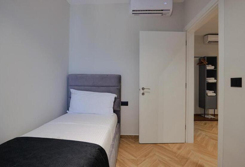 Четырехместный Номер Стандарт с Балконом, Duka S