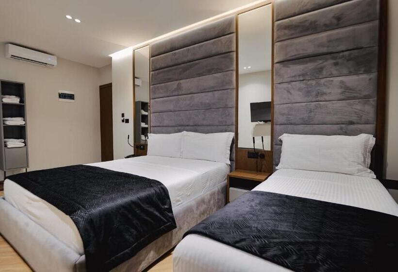 Четырехместный Номер Стандарт с Балконом, Duka S