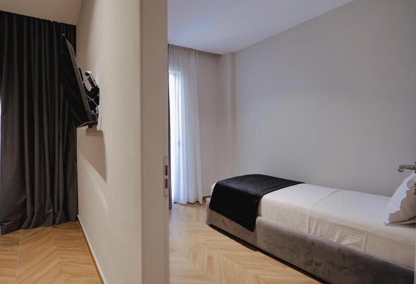 Четырехместный Номер Стандарт с Балконом, Duka S