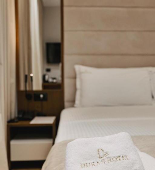 Номер Стандарт Вид на Бассейн, Duka S