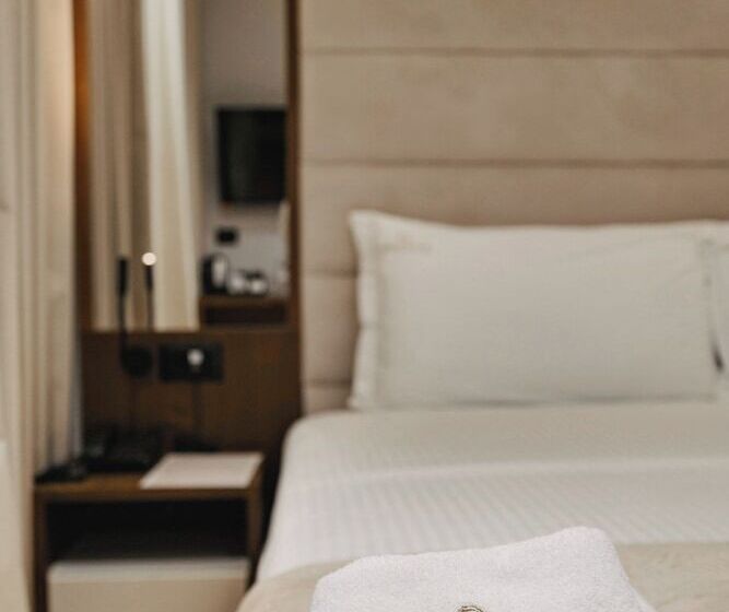 Номер Стандарт Вид на Бассейн, Duka S