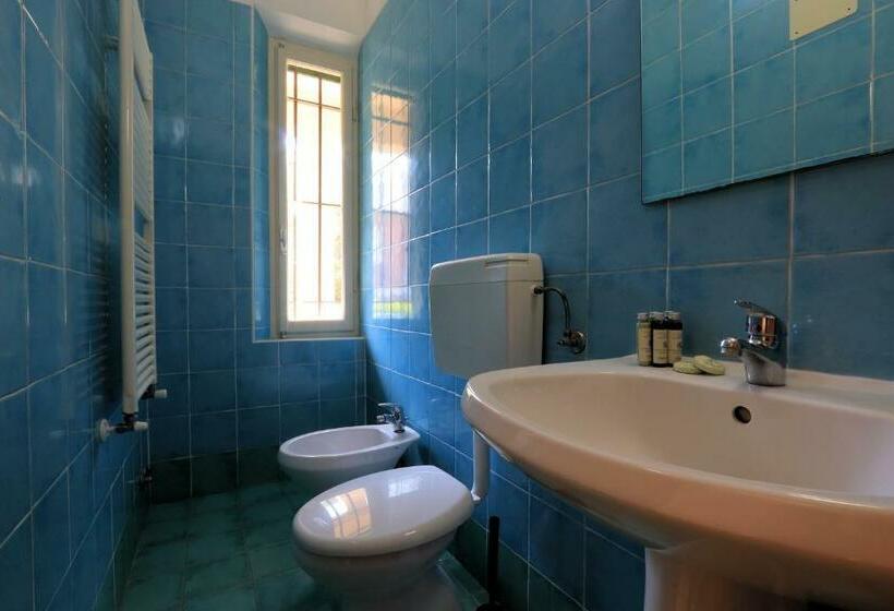 标准间, Bed And Parking Cecina Rooms