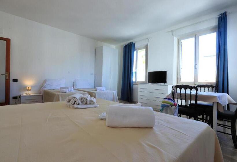 四人标准间, Bed And Parking Cecina Rooms