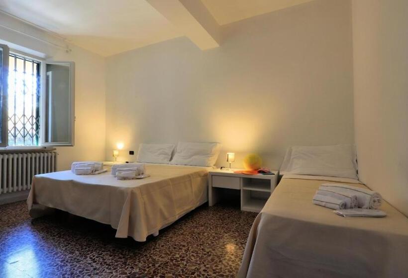 Family Suite, Bed And Parking Cecina Rooms