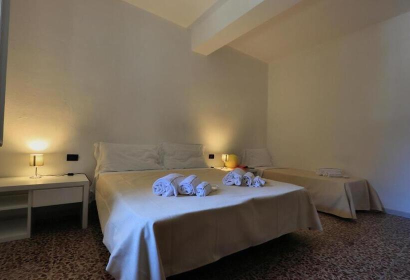 家庭套房, Bed And Parking Cecina Rooms