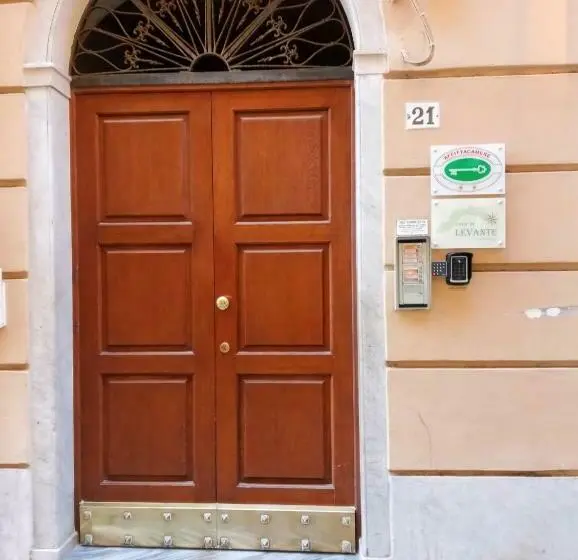 اتاق لوکس با بالکن, Covo Di Levante