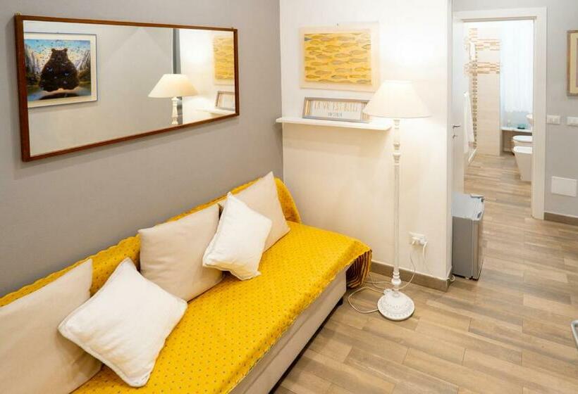 اتاق لوکس با بالکن, Covo Di Levante