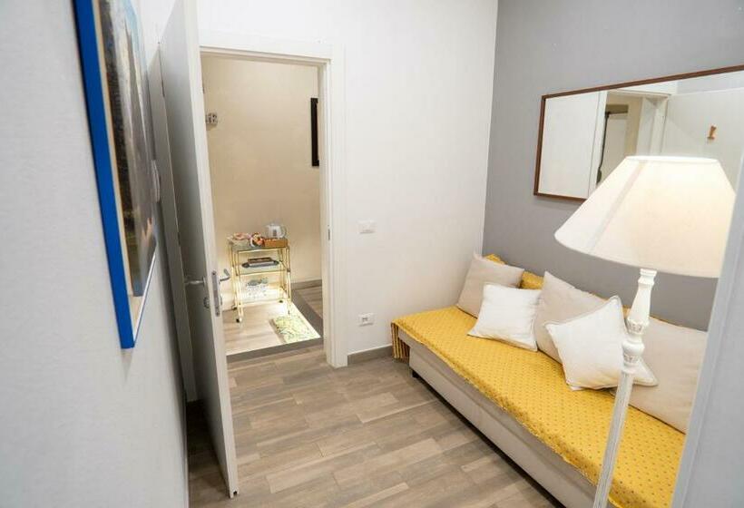 اتاق لوکس با بالکن, Covo Di Levante