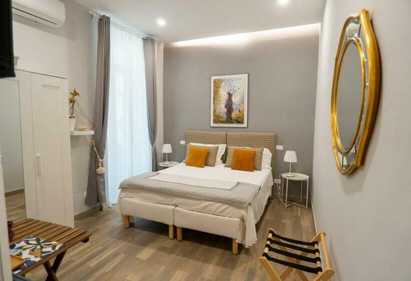 اتاق لوکس با بالکن, Covo Di Levante