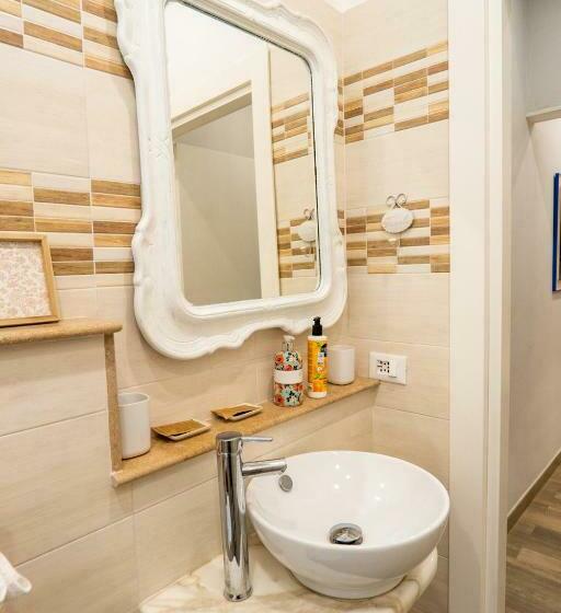 اتاق لوکس با بالکن, Covo Di Levante