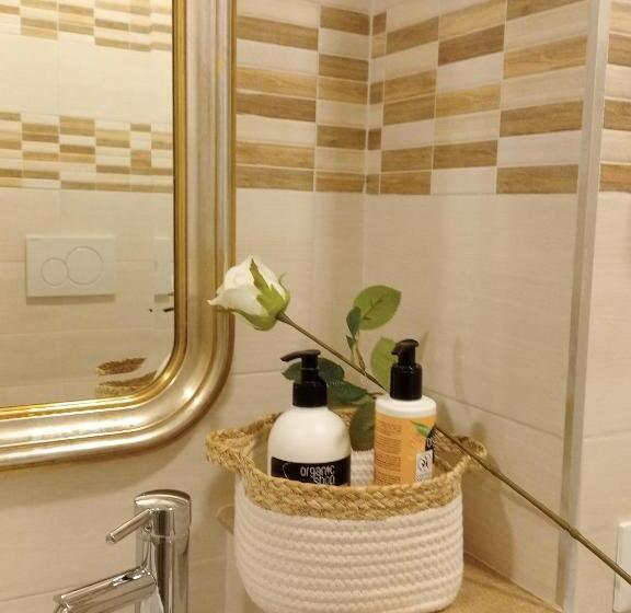 اتاق لوکس, Covo Di Levante