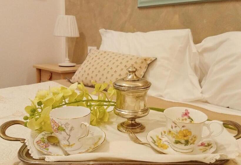 اتاق لوکس, Covo Di Levante