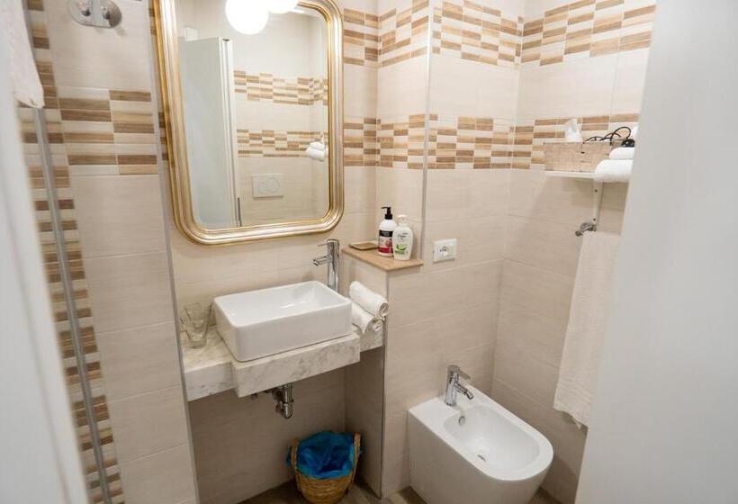 اتاق لوکس, Covo Di Levante