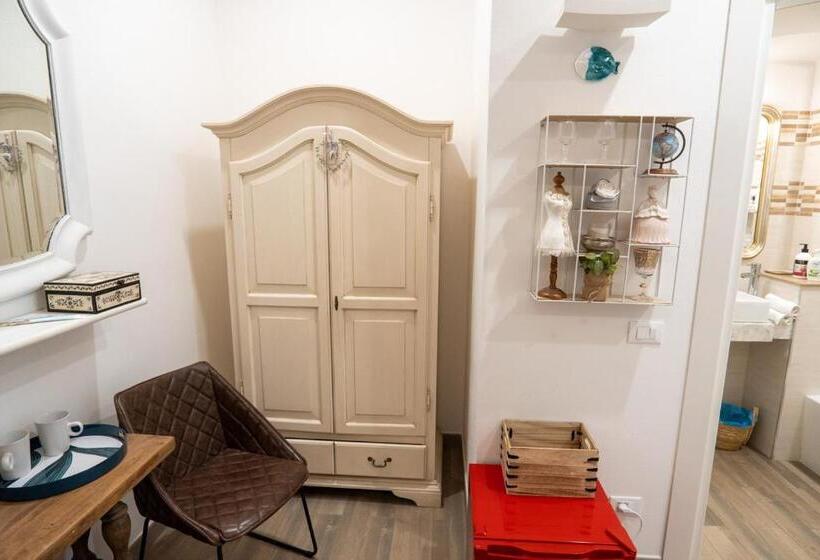 اتاق لوکس, Covo Di Levante