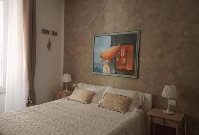 اتاق لوکس, Covo Di Levante