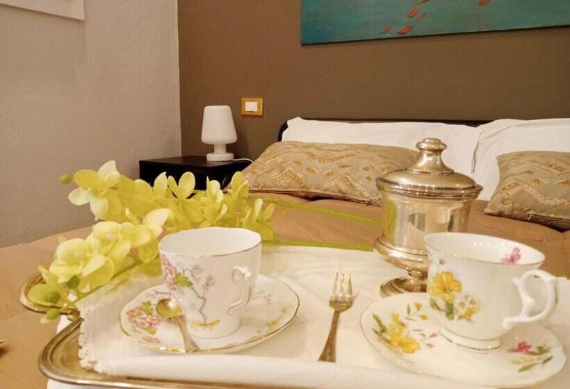 اتاق لوکس با تخت بزرگ, Covo Di Levante