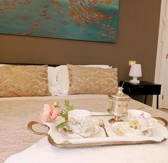 اتاق لوکس با تخت بزرگ, Covo Di Levante