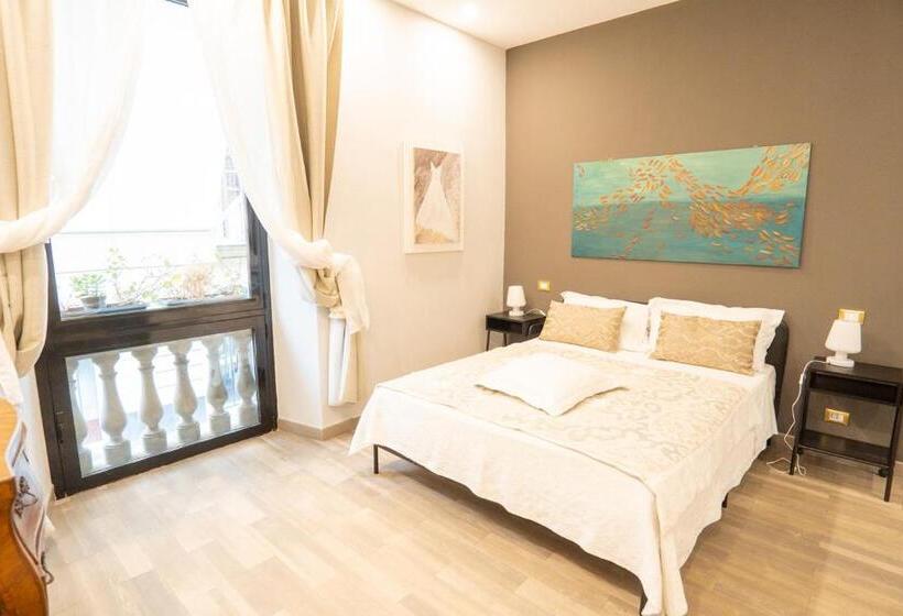 اتاق لوکس با تخت بزرگ, Covo Di Levante