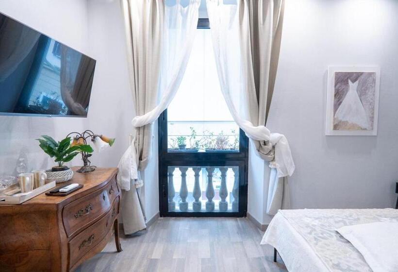 اتاق لوکس با تخت بزرگ, Covo Di Levante