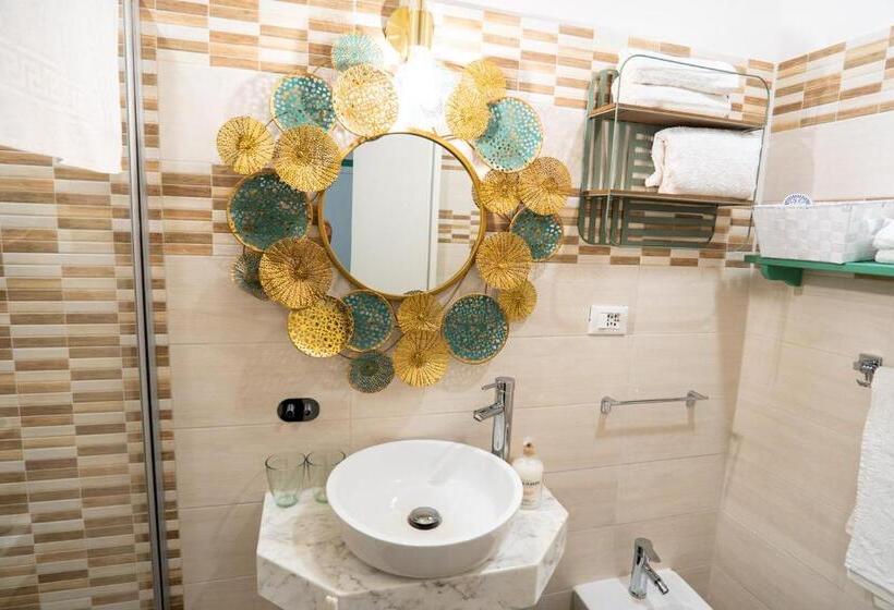 اتاق لوکس, Covo Di Levante