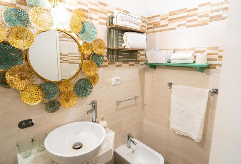 اتاق لوکس, Covo Di Levante