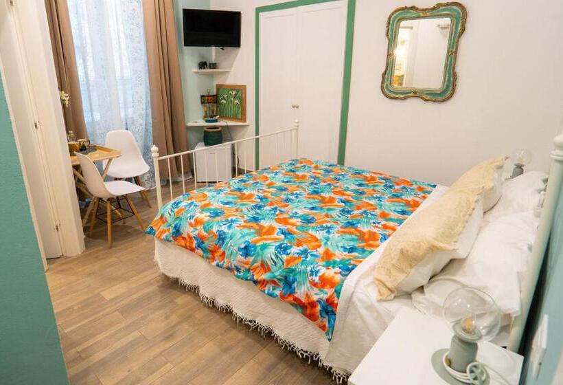 اتاق لوکس, Covo Di Levante