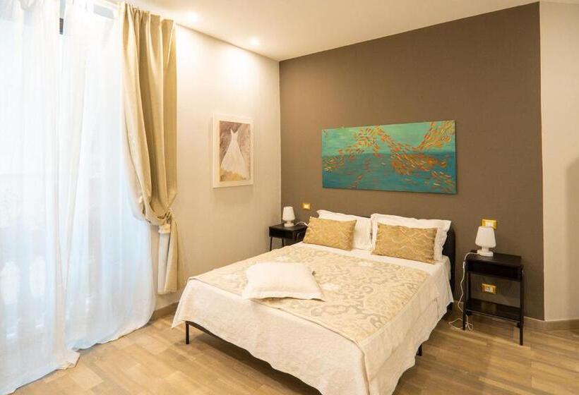اتاق لوکس با تخت بزرگ, Covo Di Levante