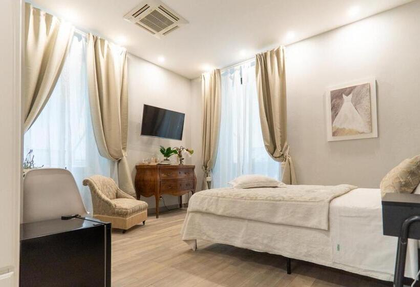 اتاق لوکس با تخت بزرگ, Covo Di Levante