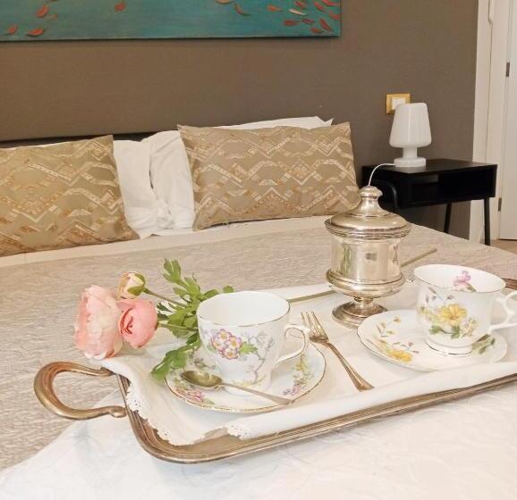 اتاق لوکس با تخت بزرگ, Covo Di Levante