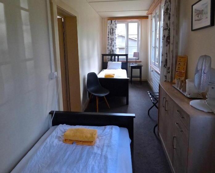 חדר סטנדרט לארבעה, Alpenrose Hotel And Gardens