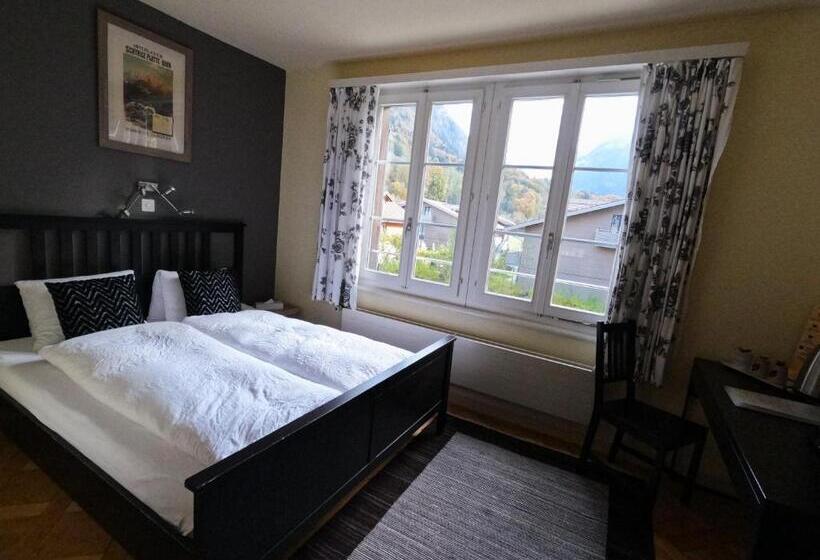 חדר סטנדרט לארבעה, Alpenrose Hotel And Gardens