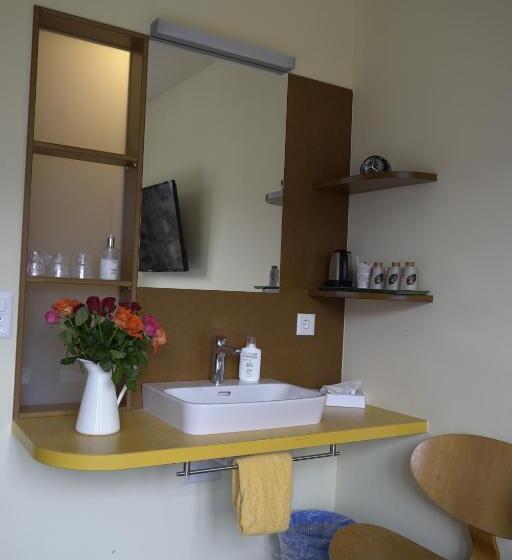 חדר סטנדרט לשלושה, Alpenrose Hotel And Gardens