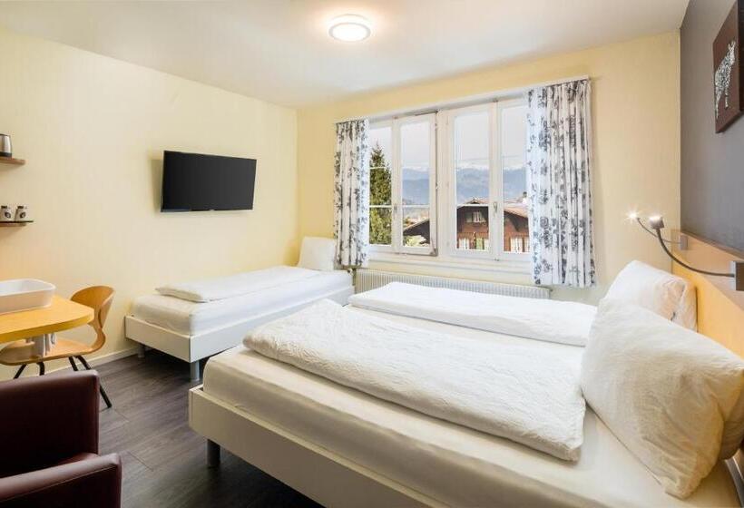 חדר סטנדרט לשלושה, Alpenrose Hotel And Gardens