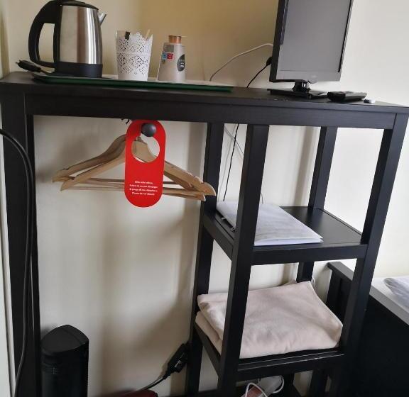 חדר סטנדרט חדר אמבטיה משותף, Alpenrose Hotel And Gardens