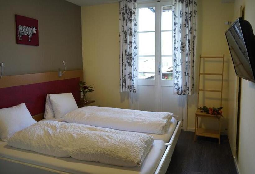 Номер Стандарт с Балконом, Alpenrose Hotel And Gardens