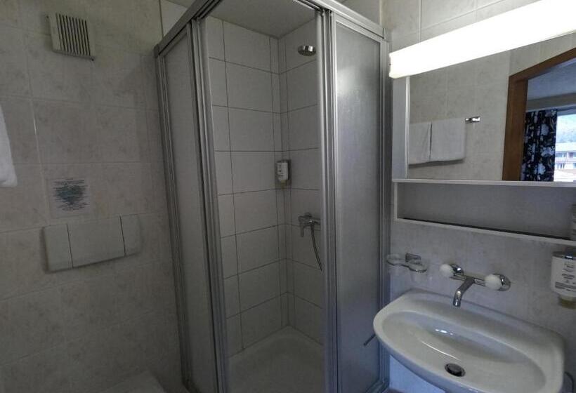 חדר סטנדרט עם מרפסת, Alpenrose Hotel And Gardens