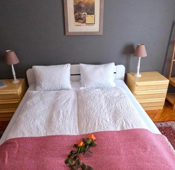 חדר סטנדרט עם מרפסת, Alpenrose Hotel And Gardens