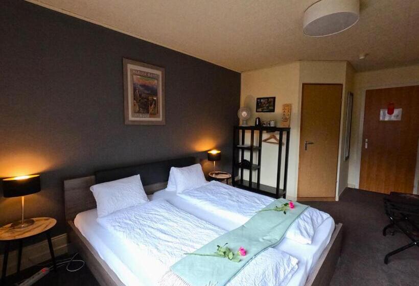 חדר סטנדרט עם מרפסת, Alpenrose Hotel And Gardens