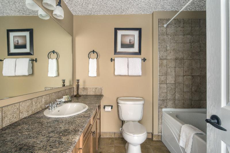 Люкс 2 Спальни, Bighorn Meadows Resort