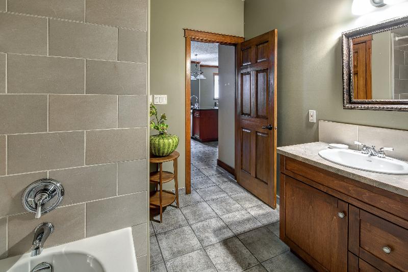 سوئیت 2 خوابه, Bighorn Meadows Resort