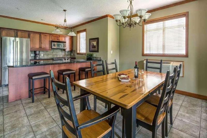 Люкс 2 Спальни, Bighorn Meadows Resort
