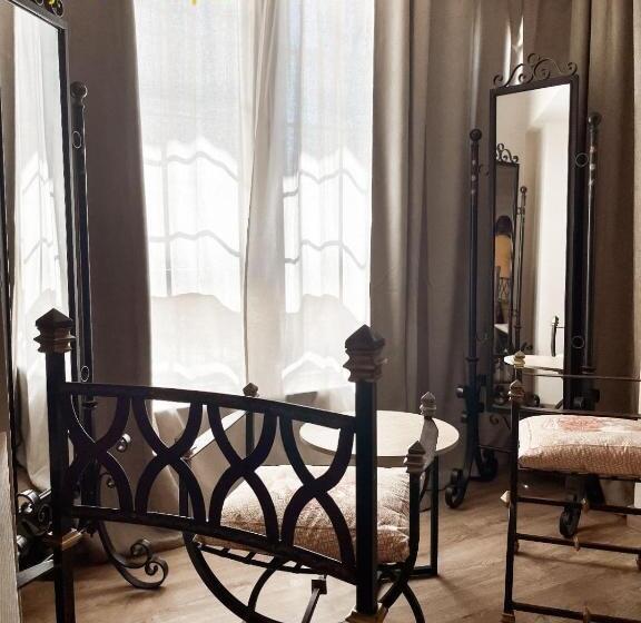 اتاق اجرایی, Venta Magullo