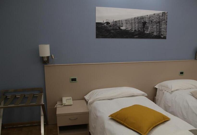 스탠다드 트리플 룸, Albergo Da Benedetta