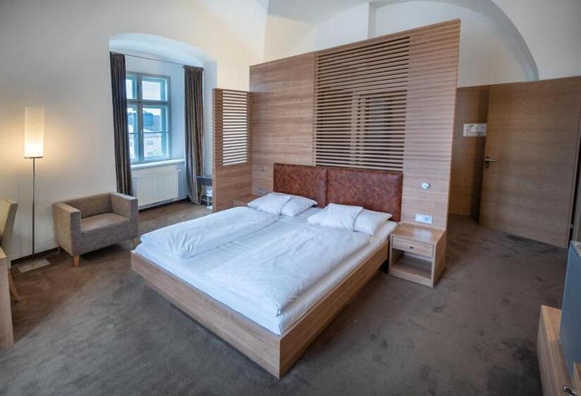 Номер Стандарт, Altes Kloster