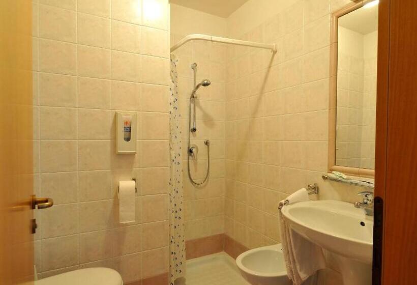 غرفة عائلية, Antica Croce   Gardaslowemotion