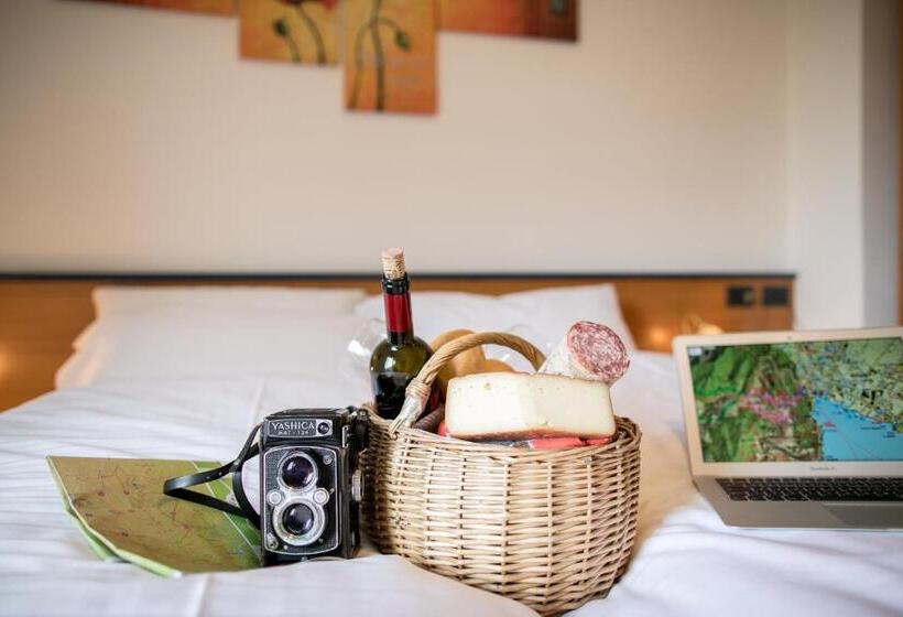 غرفة عائلية, Antica Croce   Gardaslowemotion