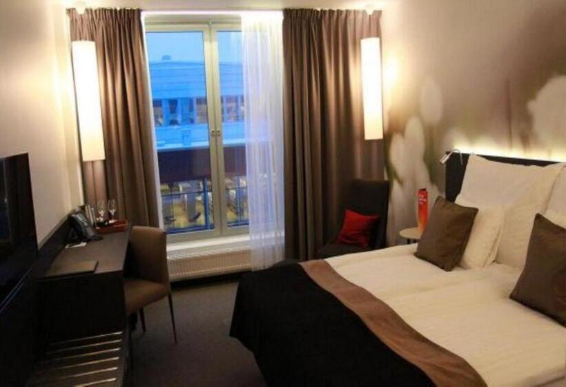 带观景的高级间, Clarion Hotel Sense