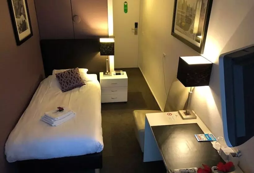 Standard Single Room, De Keizerskroon Hoorn