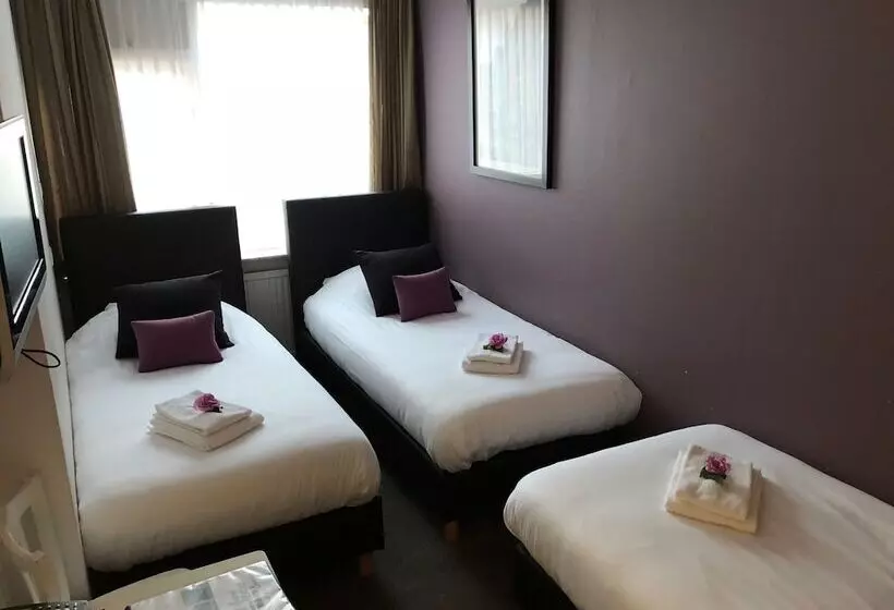 Standard Triple Room, De Keizerskroon Hoorn
